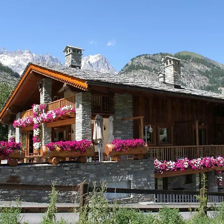 ホテル ロ カンパーニョル